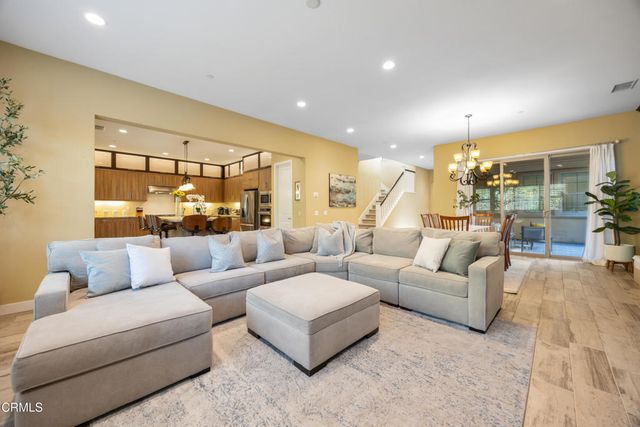 627 E Orange Blossom Way E, Azusa, CA 91702