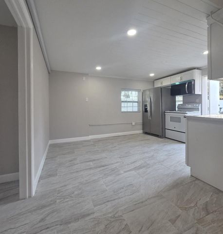 712 S CLYDE AVENUE, Kissimmee, FL 34741