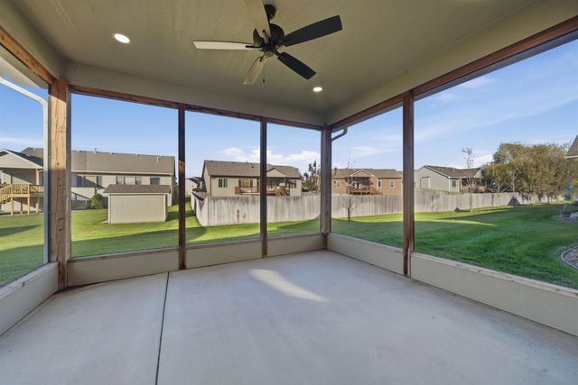 3641 N Lakeway Ct, Wichita, KS 67205