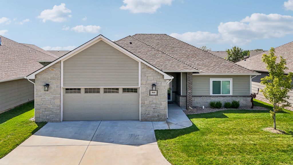 3641 N Lakeway Ct, Wichita, KS 67205