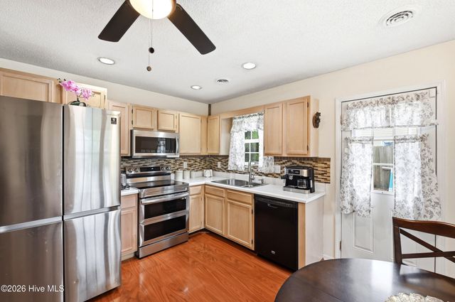 2016 White Road, Wilmington, NC 28411
