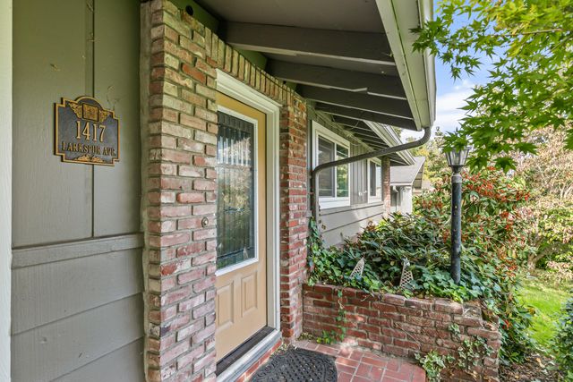 1417 Larkspur Avenue, Medford, OR 97504