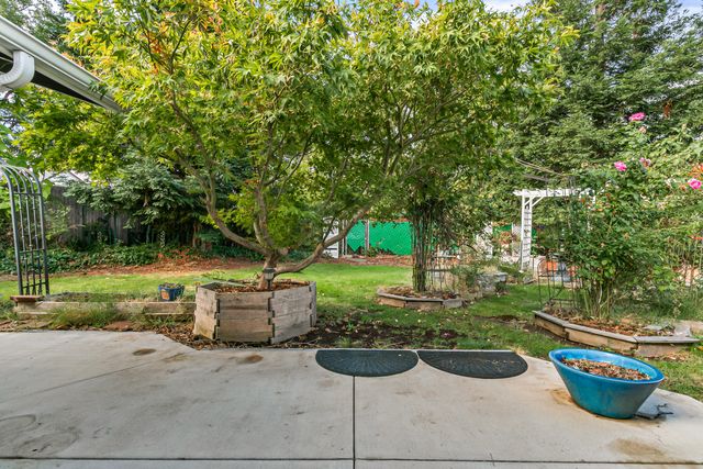 1417 Larkspur Avenue, Medford, OR 97504
