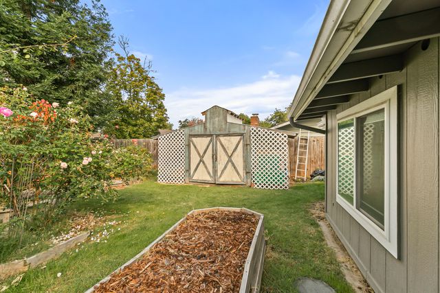 1417 Larkspur Avenue, Medford, OR 97504