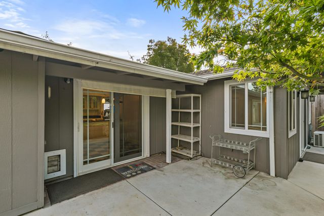 1417 Larkspur Avenue, Medford, OR 97504