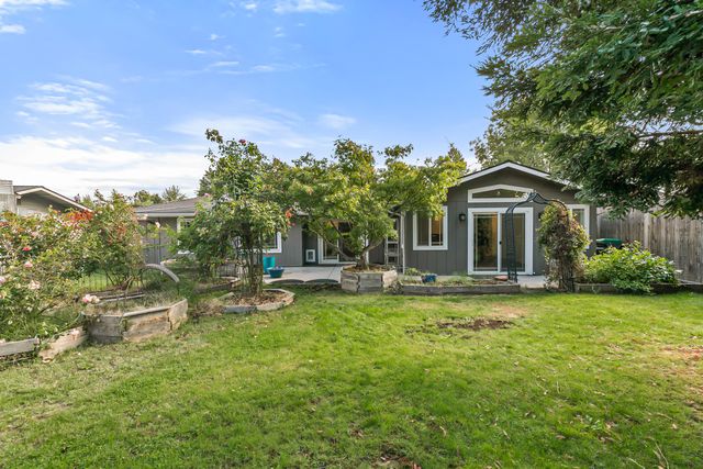 1417 Larkspur Avenue, Medford, OR 97504