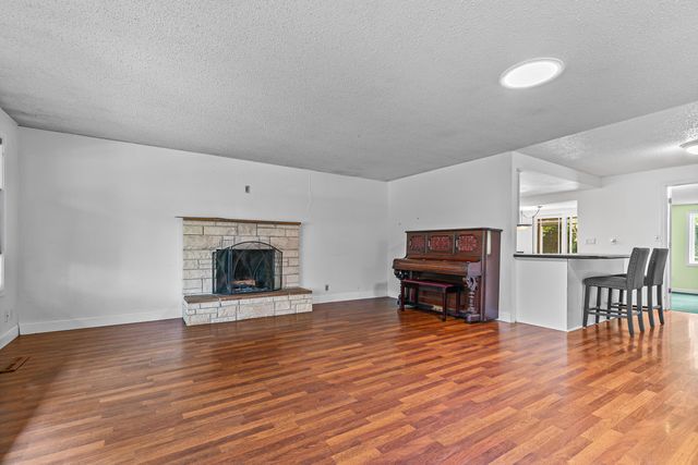 1417 Larkspur Avenue, Medford, OR 97504