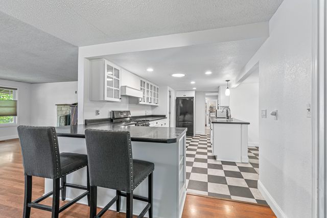 1417 Larkspur Avenue, Medford, OR 97504