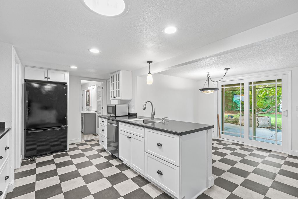 1417 Larkspur Avenue, Medford, OR 97504