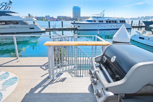 1 Pier 8 B14, Boston, MA 02129