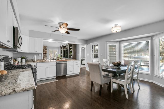 3700 Monarch Circle, Naperville, IL 60564