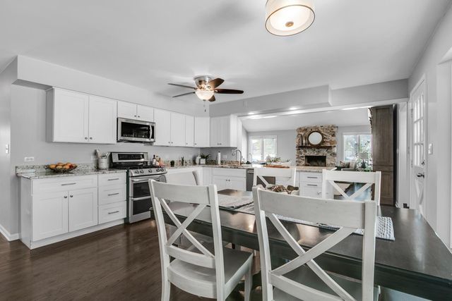 3700 Monarch Circle, Naperville, IL 60564