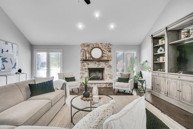 3700 Monarch Circle, Naperville, IL 60564