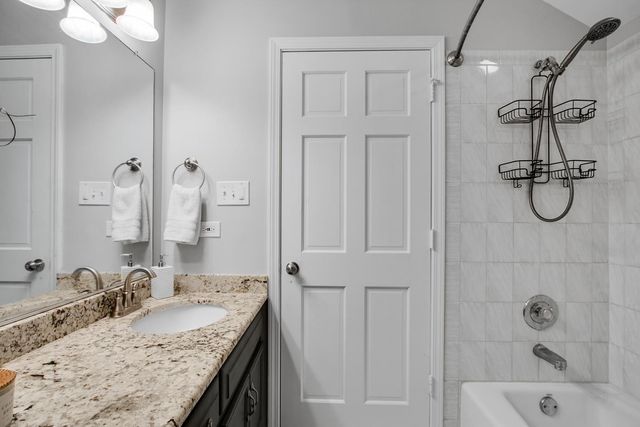 3700 Monarch Circle, Naperville, IL 60564