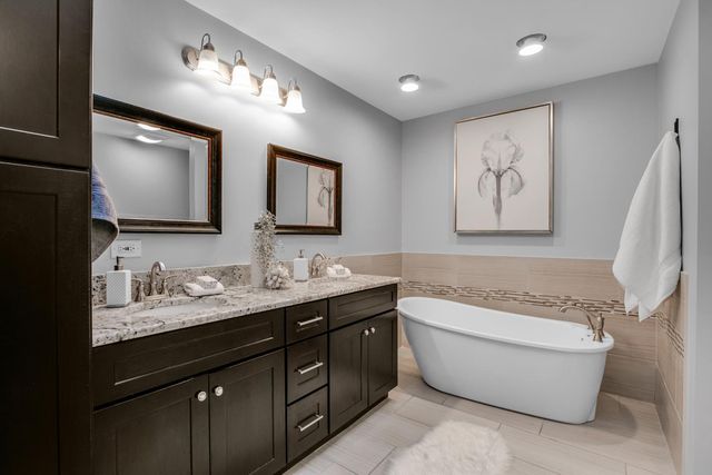 3700 Monarch Circle, Naperville, IL 60564