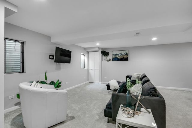 3700 Monarch Circle, Naperville, IL 60564