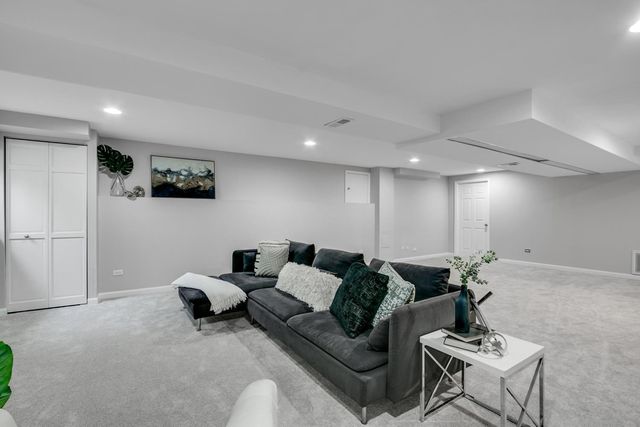 3700 Monarch Circle, Naperville, IL 60564