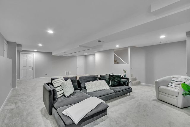 3700 Monarch Circle, Naperville, IL 60564