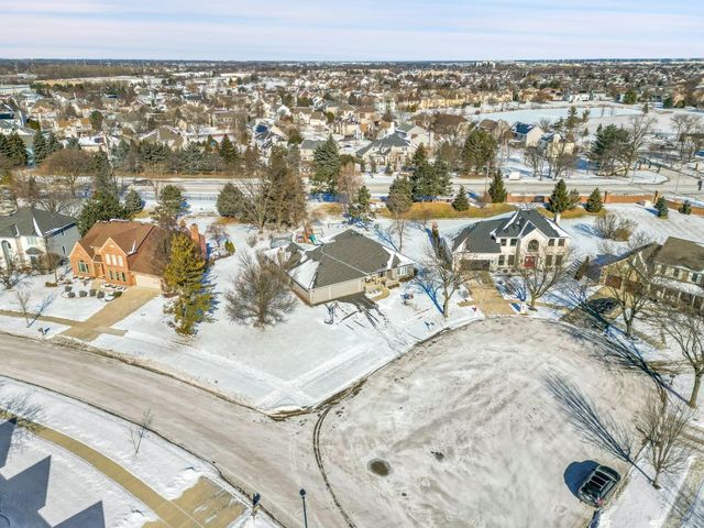 3700 Monarch Circle, Naperville, IL 60564