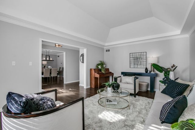 3700 Monarch Circle, Naperville, IL 60564