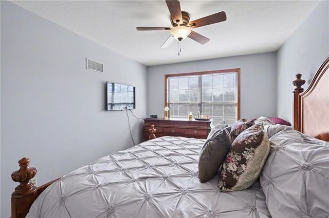 2235 Vail Way, Lawrence, KS 66047