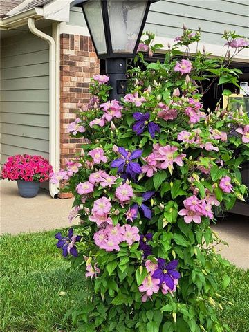 2235 Vail Way, Lawrence, KS 66047