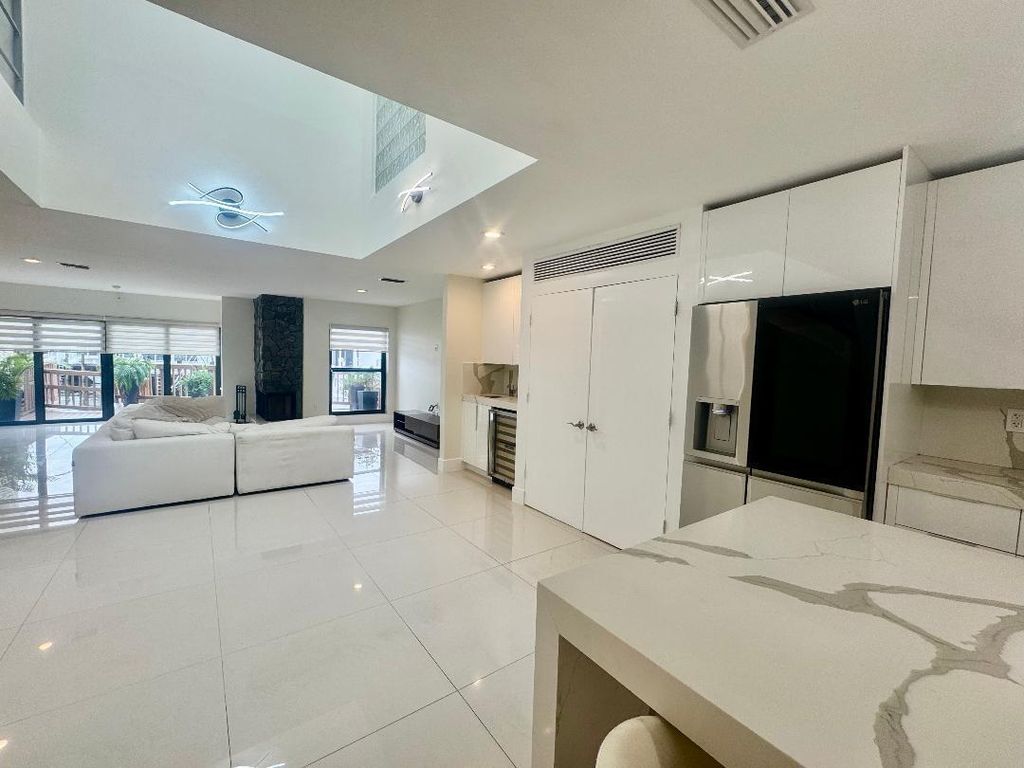 1127 BOCA COVE Lane, Highland Beach, FL 33487