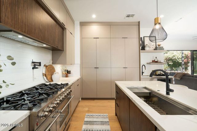 4126 E CAMPBELL Avenue, Phoenix, AZ 85018