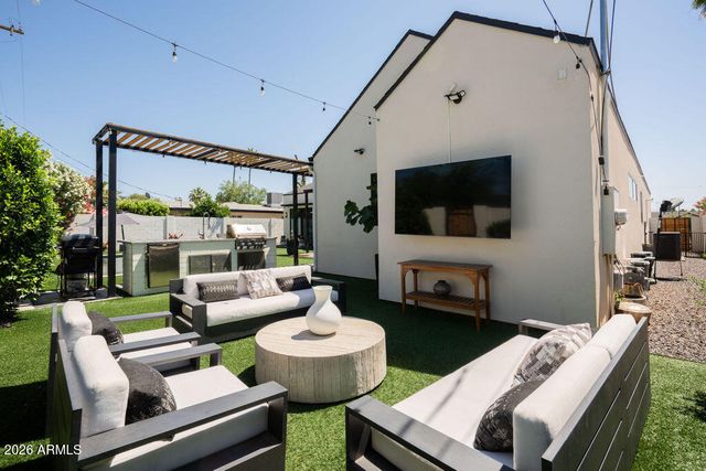 4126 E CAMPBELL Avenue, Phoenix, AZ 85018