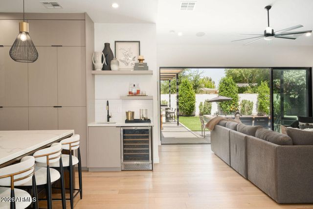 4126 E CAMPBELL Avenue, Phoenix, AZ 85018