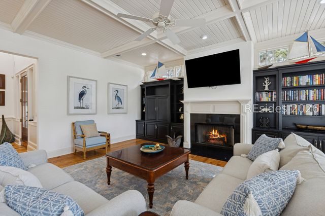 30 Ruddy Turnstone Rd, Hilton Head Island, SC 29928