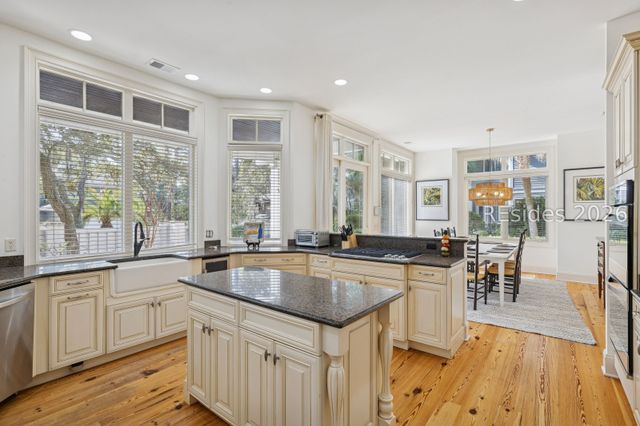 30 Ruddy Turnstone Rd, Hilton Head Island, SC 29928