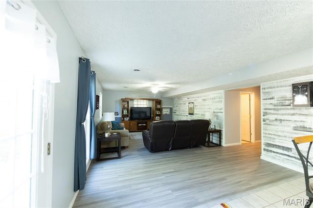 11907 Pine Forest Drive, Rolla, MO 65401