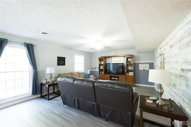 11907 Pine Forest Drive, Rolla, MO 65401