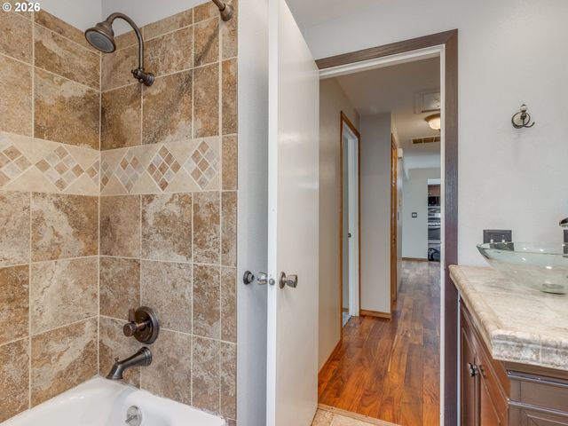 3520 Nw PARKVIEW Dr, Beaverton, OR 97006