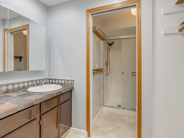 3520 Nw PARKVIEW Dr, Beaverton, OR 97006