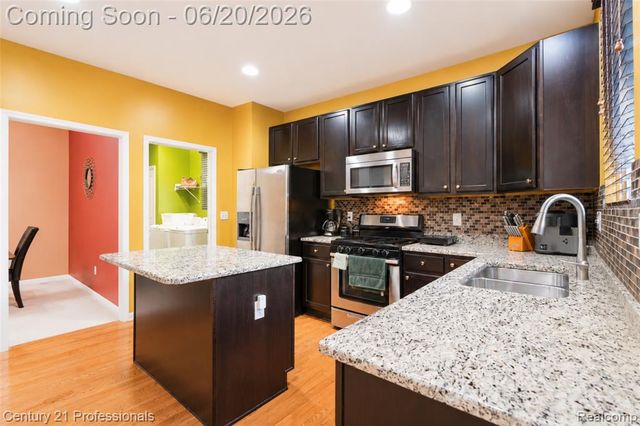 45248 Bartlett Drive, Novi, MI 48377