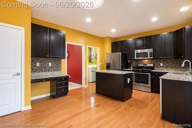 45248 Bartlett Drive, Novi, MI 48377