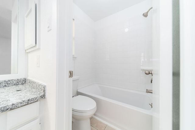 120 Meadow Bend Street, League City, TX 77573