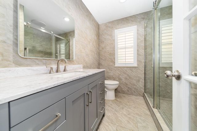 120 Meadow Bend Street, League City, TX 77573