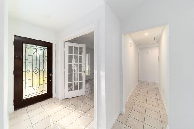120 Meadow Bend Street, League City, TX 77573