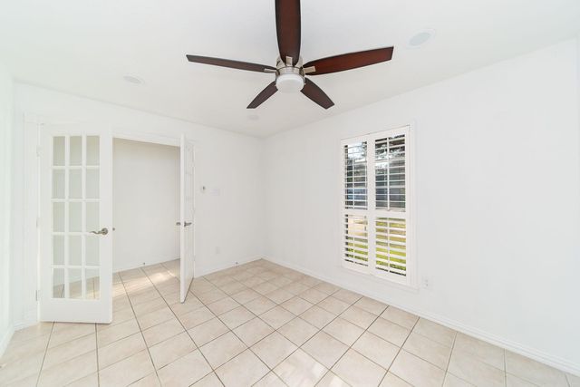 120 Meadow Bend Street, League City, TX 77573