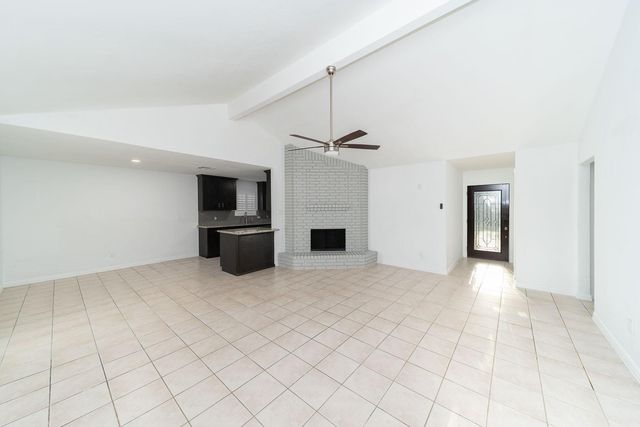 120 Meadow Bend Street, League City, TX 77573
