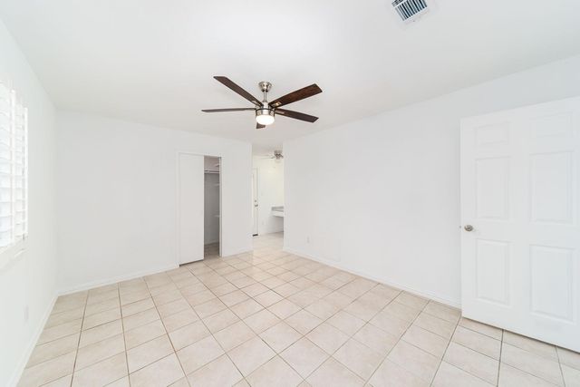 120 Meadow Bend Street, League City, TX 77573