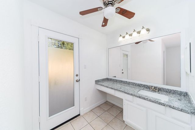 120 Meadow Bend Street, League City, TX 77573