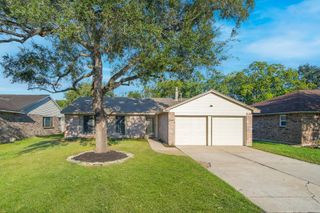 120 Meadow Bend Street, League City, TX 77573