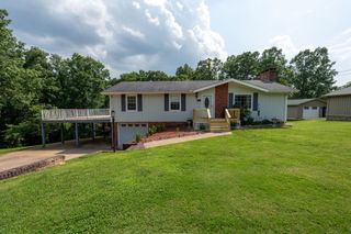 711 Hurricane Hill Dr, Waynesboro, TN 38485