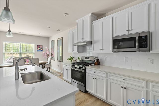 8073 Winter Fog Dr, New Kent, VA 23124