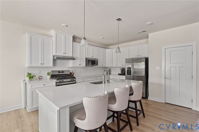 8073 Winter Fog Dr, New Kent, VA 23124