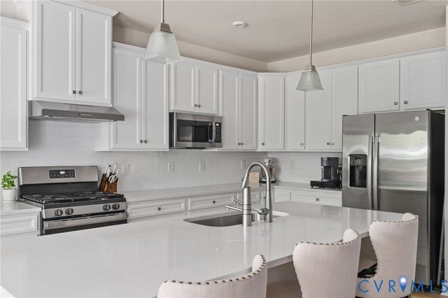 8073 Winter Fog Dr, New Kent, VA 23124